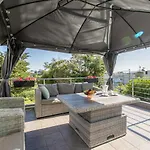 Crystal Waves Lux Villa-Homeleader