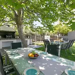 Crystal Waves Lux Villa-Homeleader