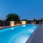 Crystal Waves Lux Villa-Homeleader